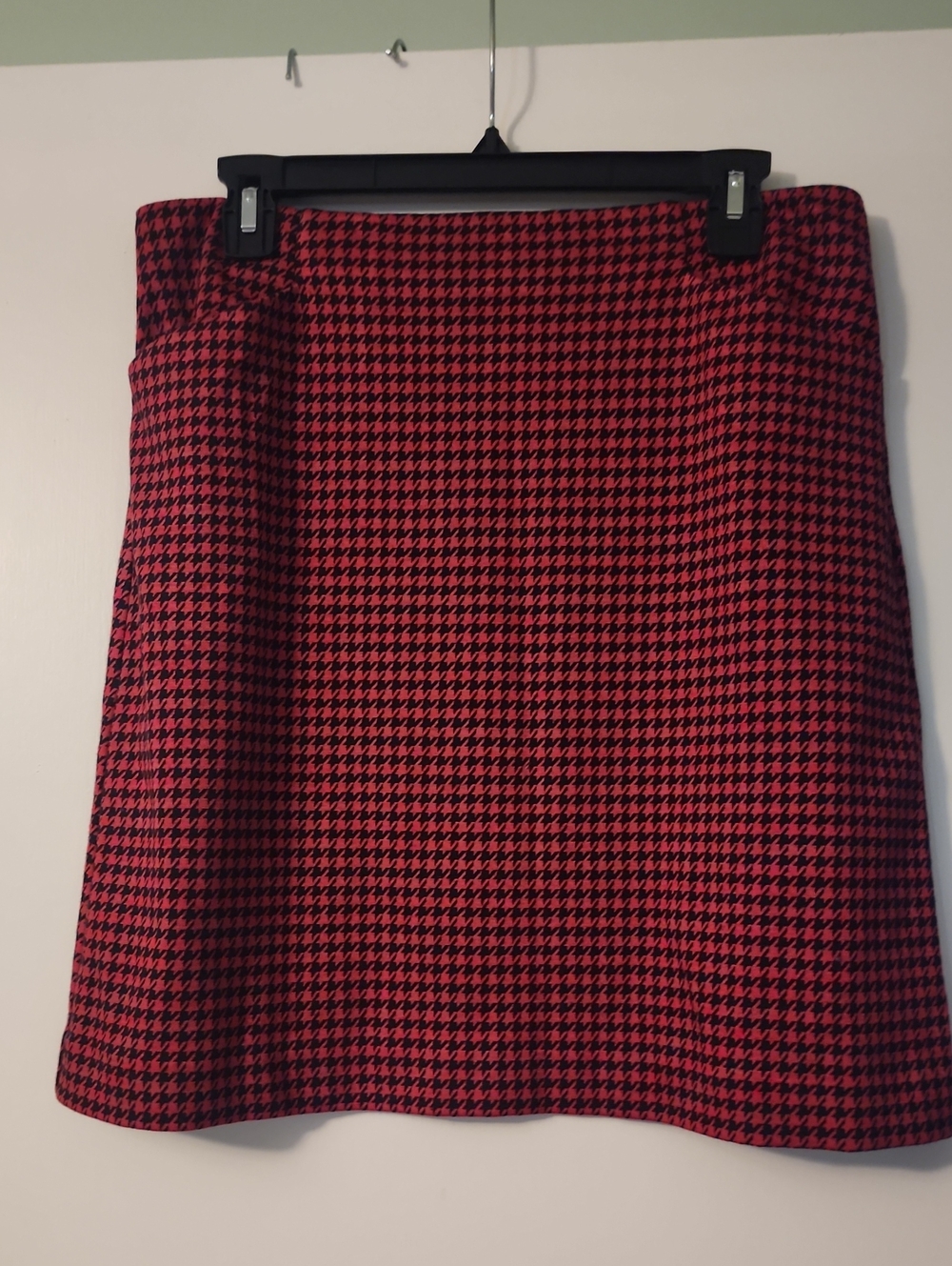 LOFT Red and Black Houndstooth A-Line Skirt